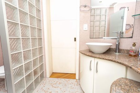 Casa à venda com 326m², 4 quartos e 2 vagasBanheiro Suíte 1