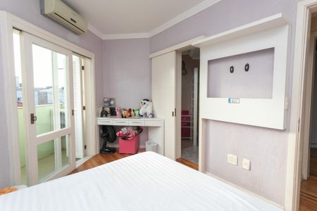 Casa à venda com 326m², 4 quartos e 2 vagasSuíte 1