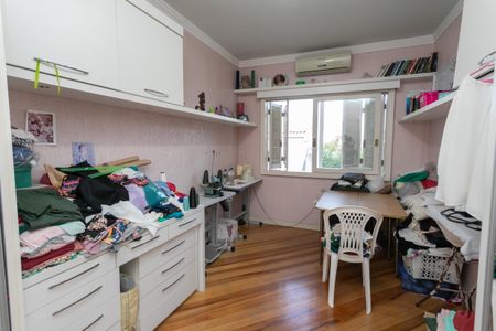 Casa à venda com 326m², 4 quartos e 2 vagasQuarto