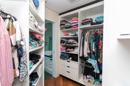 Casa à venda com 326m², 4 quartos e 2 vagasCloset Suíte 3