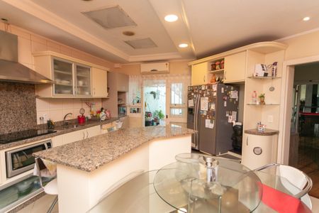 Casa à venda com 326m², 4 quartos e 2 vagasCozinha