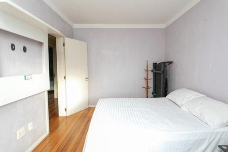 Casa à venda com 326m², 4 quartos e 2 vagasSuíte 1