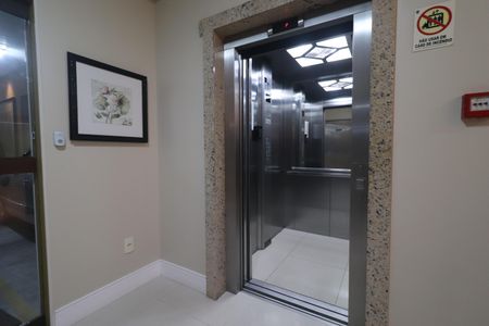 Apartamento à venda com 81m², 2 quartos e 2 vagasHall 