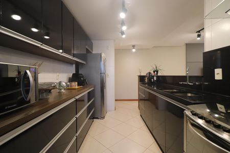 Apartamento à venda com 81m², 2 quartos e 2 vagasCozinha