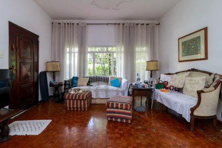 Casa à venda com 380m², 3 quartos e 4 vagas Casa à venda com 380m², 3 quartos e 4 vagasSala