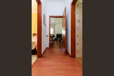 Casa à venda com 380m², 3 quartos e 4 vagas Casa à venda com 380m², 3 quartos e 4 vagasCorredor