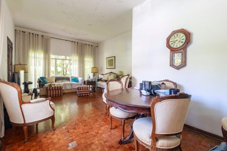 Casa à venda com 380m², 3 quartos e 4 vagas Casa à venda com 380m², 3 quartos e 4 vagasSala