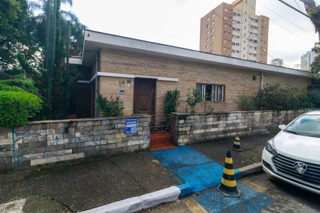 Casa à venda com 380m², 3 quartos e 4 vagas Casa à venda com 380m², 3 quartos e 4 vagasFachada