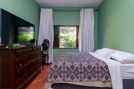 Casa à venda com 380m², 3 quartos e 4 vagas Casa à venda com 380m², 3 quartos e 4 vagasQuarto 1