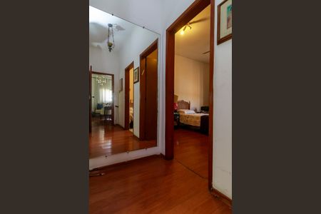 Casa à venda com 380m², 3 quartos e 4 vagas Casa à venda com 380m², 3 quartos e 4 vagasCorredor