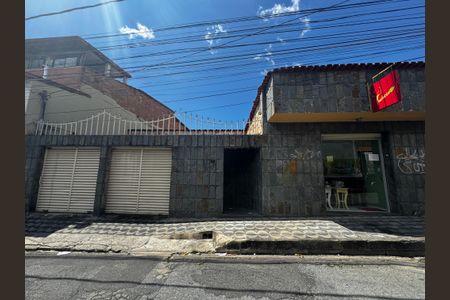Casa à venda com 350m², 8 quartos e 2 vagasFachada casa