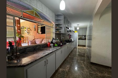 Casa à venda com 350m², 8 quartos e 2 vagasCozinha