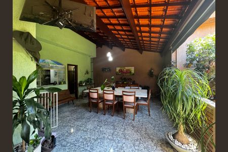 Casa à venda com 350m², 8 quartos e 2 vagasVaranda