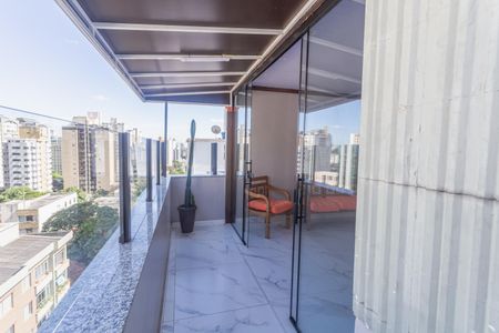 Apartamento à venda com 300m², 4 quartos e 2 vagasVaranda da Cobertura Linear
