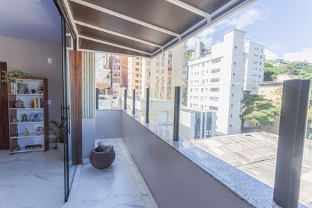 Apartamento à venda com 300m², 4 quartos e 2 vagasVaranda da Cobertura Linear