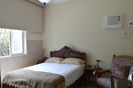 Casa à venda com 310m², 5 quartos e 4 vagas Casa à venda com 310m², 5 quartos e 4 vagasQuarto 1