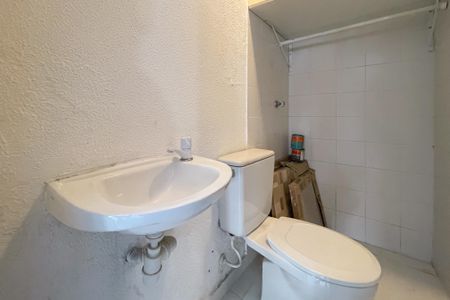 Casa de condomínio à venda com 100m², 2 quartos e 2 vagas Casa de condomínio à venda com 100m², 2 quartos e 2 vagasBanheiro de serviço