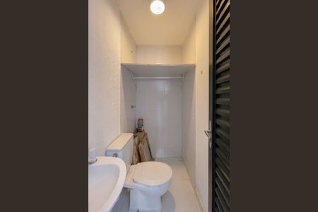 Casa de condomínio à venda com 100m², 2 quartos e 2 vagas Casa de condomínio à venda com 100m², 2 quartos e 2 vagasBanheiro de serviço