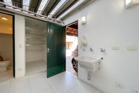 Casa de condomínio à venda com 100m², 2 quartos e 2 vagas Casa de condomínio à venda com 100m², 2 quartos e 2 vagasÁrea de Serviço