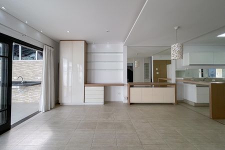 Casa de condomínio à venda com 100m², 2 quartos e 2 vagas Casa de condomínio à venda com 100m², 2 quartos e 2 vagasSala
