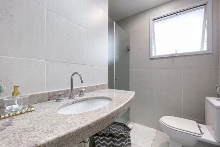 Apartamento à venda com 128m², 3 quartos e 2 vagas Apartamento à venda com 128m², 3 quartos e 2 vagasBanheiro da Suíte 1
