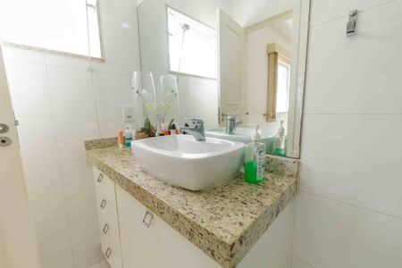 Casa de condomínio à venda com 400m², 3 quartos e 2 vagas Casa de condomínio à venda com 400m², 3 quartos e 2 vagasBanheiro da Suíte 3