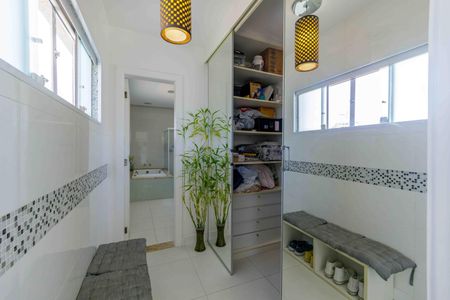 Casa de condomínio à venda com 400m², 3 quartos e 2 vagas Casa de condomínio à venda com 400m², 3 quartos e 2 vagasSuíte 2 Closet