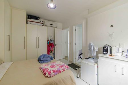 Casa de condomínio à venda com 400m², 3 quartos e 2 vagas Casa de condomínio à venda com 400m², 3 quartos e 2 vagasSuíte 1