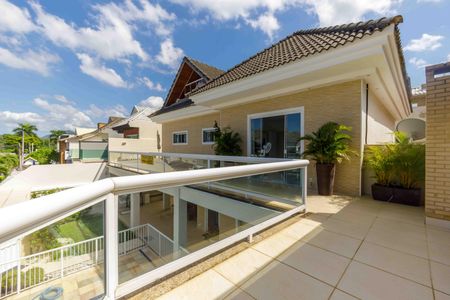 Casa de condomínio à venda com 400m², 3 quartos e 2 vagas Casa de condomínio à venda com 400m², 3 quartos e 2 vagasVaranda