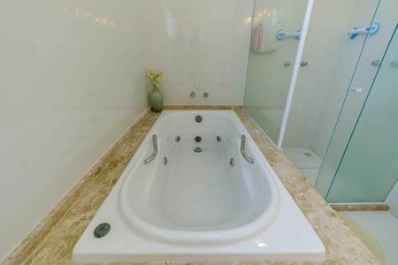 Casa de condomínio à venda com 400m², 3 quartos e 2 vagas Casa de condomínio à venda com 400m², 3 quartos e 2 vagasBanheiro da Suíte 2