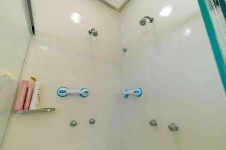 Casa de condomínio à venda com 400m², 3 quartos e 2 vagas Casa de condomínio à venda com 400m², 3 quartos e 2 vagasBanheiro da Suíte 2