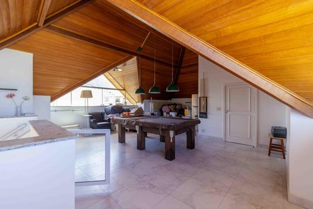 Casa de condomínio à venda com 400m², 3 quartos e 2 vagas Casa de condomínio à venda com 400m², 3 quartos e 2 vagasSótão