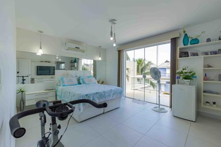 Casa de condomínio à venda com 400m², 3 quartos e 2 vagas Casa de condomínio à venda com 400m², 3 quartos e 2 vagasSuíte 2