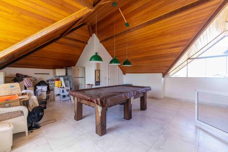 Casa de condomínio à venda com 400m², 3 quartos e 2 vagas Casa de condomínio à venda com 400m², 3 quartos e 2 vagasSótão