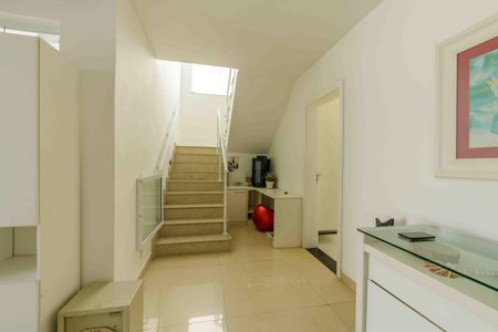 Casa de condomínio à venda com 400m², 3 quartos e 2 vagas Casa de condomínio à venda com 400m², 3 quartos e 2 vagasSala