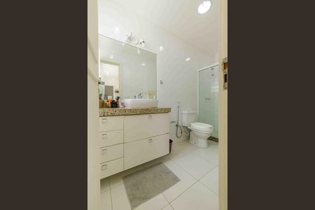 Casa de condomínio à venda com 400m², 3 quartos e 2 vagas Casa de condomínio à venda com 400m², 3 quartos e 2 vagasBanheiro da Suíte 3