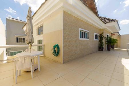 Casa de condomínio à venda com 400m², 3 quartos e 2 vagas Casa de condomínio à venda com 400m², 3 quartos e 2 vagasVaranda