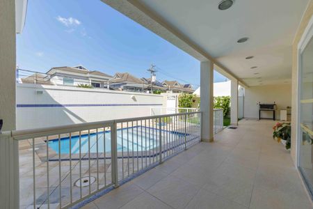 Casa de condomínio à venda com 400m², 3 quartos e 2 vagas Casa de condomínio à venda com 400m², 3 quartos e 2 vagasÁrea de Lazer