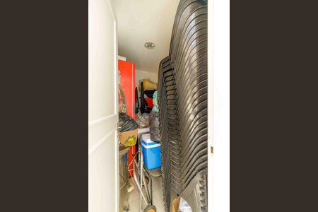 Casa de condomínio à venda com 400m², 3 quartos e 2 vagas Casa de condomínio à venda com 400m², 3 quartos e 2 vagasQuarto de Serviço