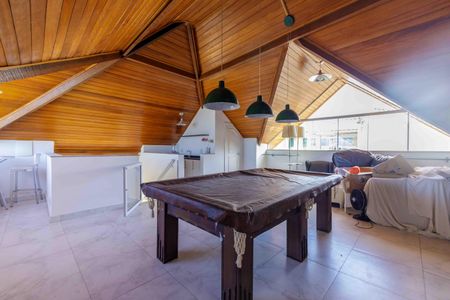 Casa de condomínio à venda com 400m², 3 quartos e 2 vagas Casa de condomínio à venda com 400m², 3 quartos e 2 vagasSótão