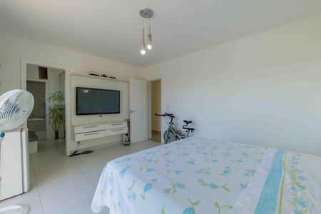 Casa de condomínio à venda com 400m², 3 quartos e 2 vagas Casa de condomínio à venda com 400m², 3 quartos e 2 vagasSuíte 2