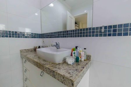 Casa de condomínio à venda com 400m², 3 quartos e 2 vagas Casa de condomínio à venda com 400m², 3 quartos e 2 vagasBanheiro da Suíte 1