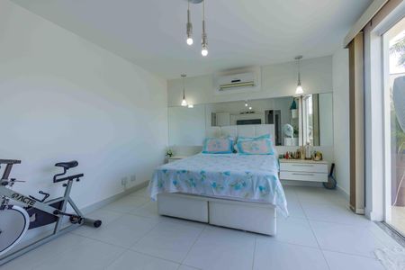 Casa de condomínio à venda com 400m², 3 quartos e 2 vagas Casa de condomínio à venda com 400m², 3 quartos e 2 vagasSuíte 2