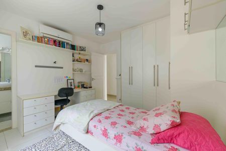 Casa de condomínio à venda com 400m², 3 quartos e 2 vagas Casa de condomínio à venda com 400m², 3 quartos e 2 vagasSuíte 3