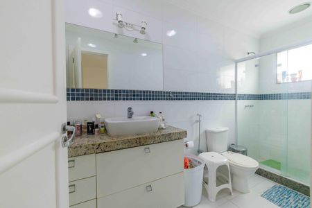 Casa de condomínio à venda com 400m², 3 quartos e 2 vagas Casa de condomínio à venda com 400m², 3 quartos e 2 vagasBanheiro da Suíte 1