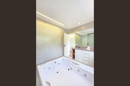 Casa para alugar com 422m², 4 quartos e 3 vagasBanheiro da Suíte 2