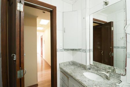 Apartamento à venda com 70m², 2 quartos e 1 vaga Apartamento à venda com 70m², 2 quartos e 1 vagaBanheiro Social