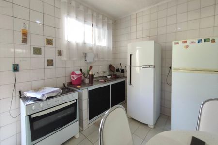Casa à venda com 250m², 4 quartos e 2 vagas Casa à venda com 250m², 4 quartos e 2 vagasCozinha