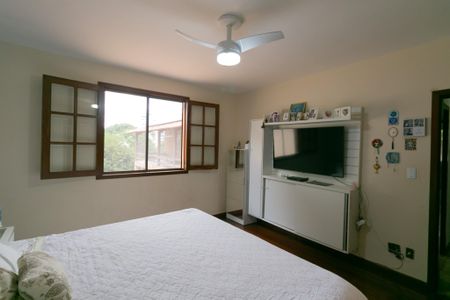 Casa à venda com 1100m², 5 quartos e 10 vagas Casa à venda com 1100m², 5 quartos e 10 vagasSuíte