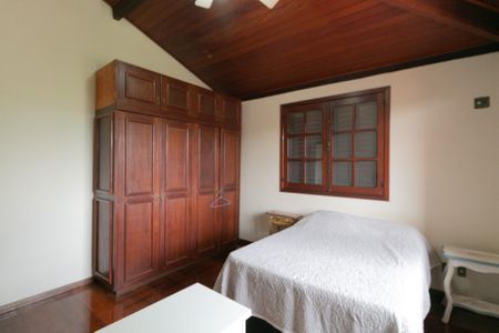 Casa à venda com 1100m², 5 quartos e 10 vagas Casa à venda com 1100m², 5 quartos e 10 vagasQuarto 1